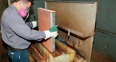 Dip soldering radiator with solder bar